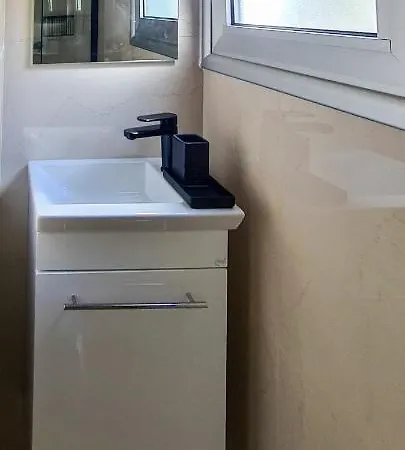 Phaedrus Living: Seaside Luxury Flat Lighthouse 65 Apartment *