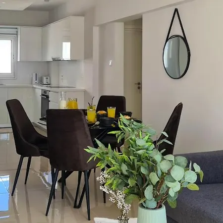 Phaedrus Living: Seaside Luxury Flat Lighthouse 65 Apartment