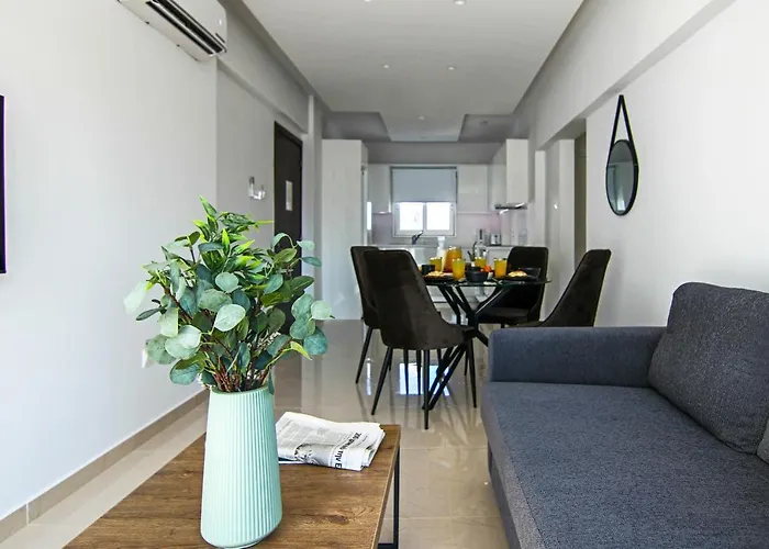 Apartment Phaedrus Living: Seaside Luxury Flat Lighthouse 65 Paphos