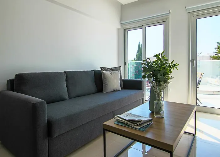 Phaedrus Living: Seaside Luxury Flat Lighthouse 65 * Paphos