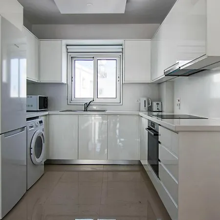 Phaedrus Living: Seaside Luxury Flat Lighthouse 65 Daire Pafos